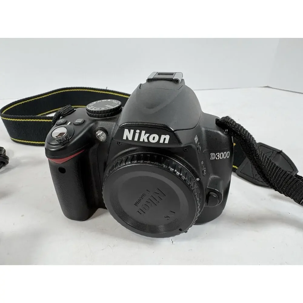 Nikon D3000 DSLR Camera Body EN-EL9 Battery Charger Strap Tested No Lens Kit